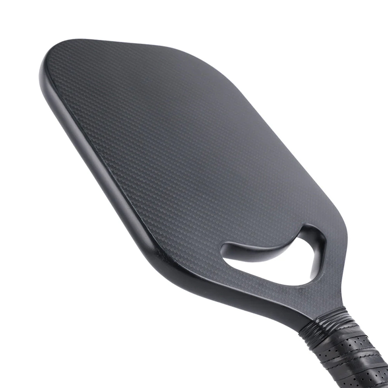 Thử khả năng tạo xoáy của vợt pickleball trên sân