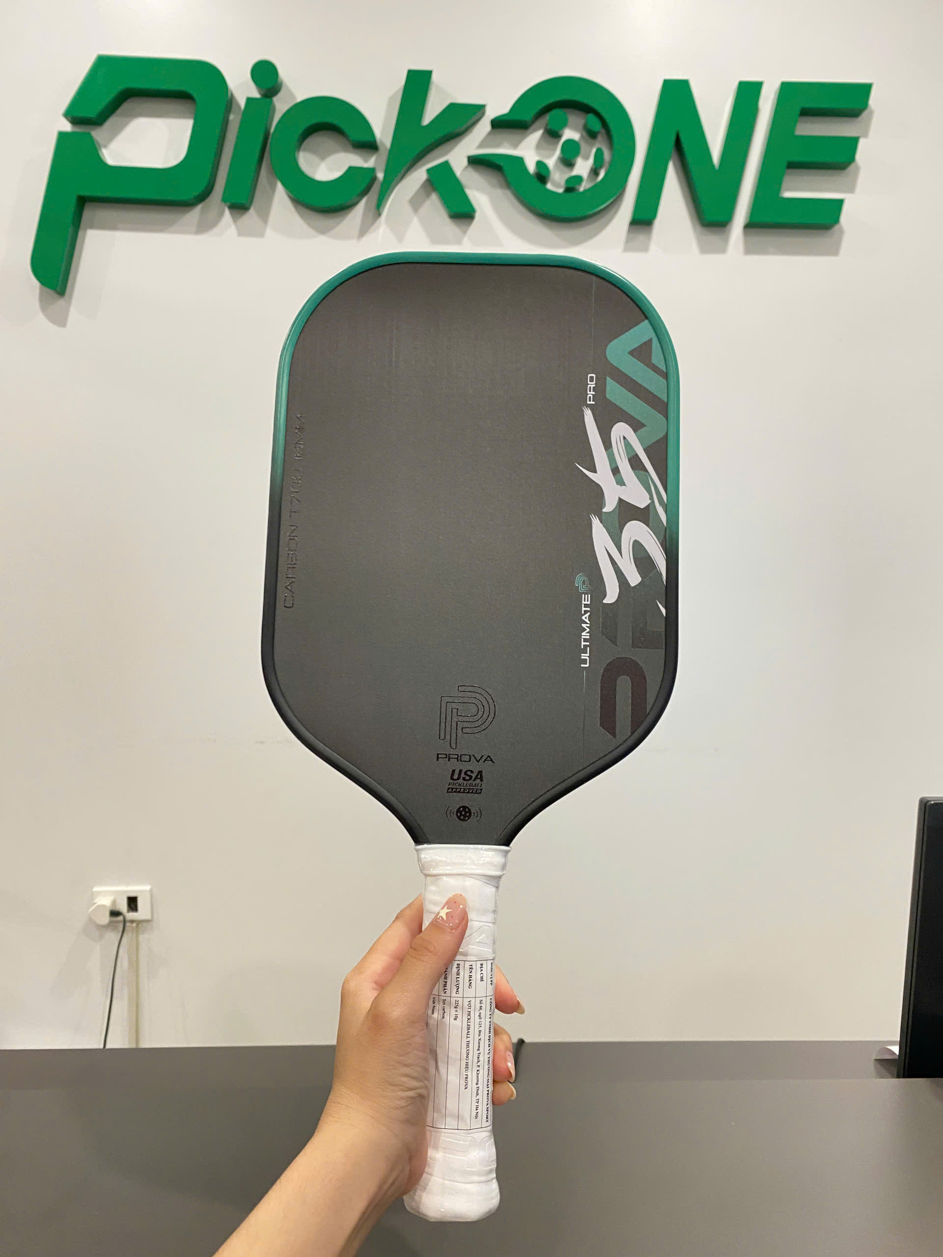 Vợt pickleball Prova Ultimate Pro (tặng kèm mũ và áo thể thao)