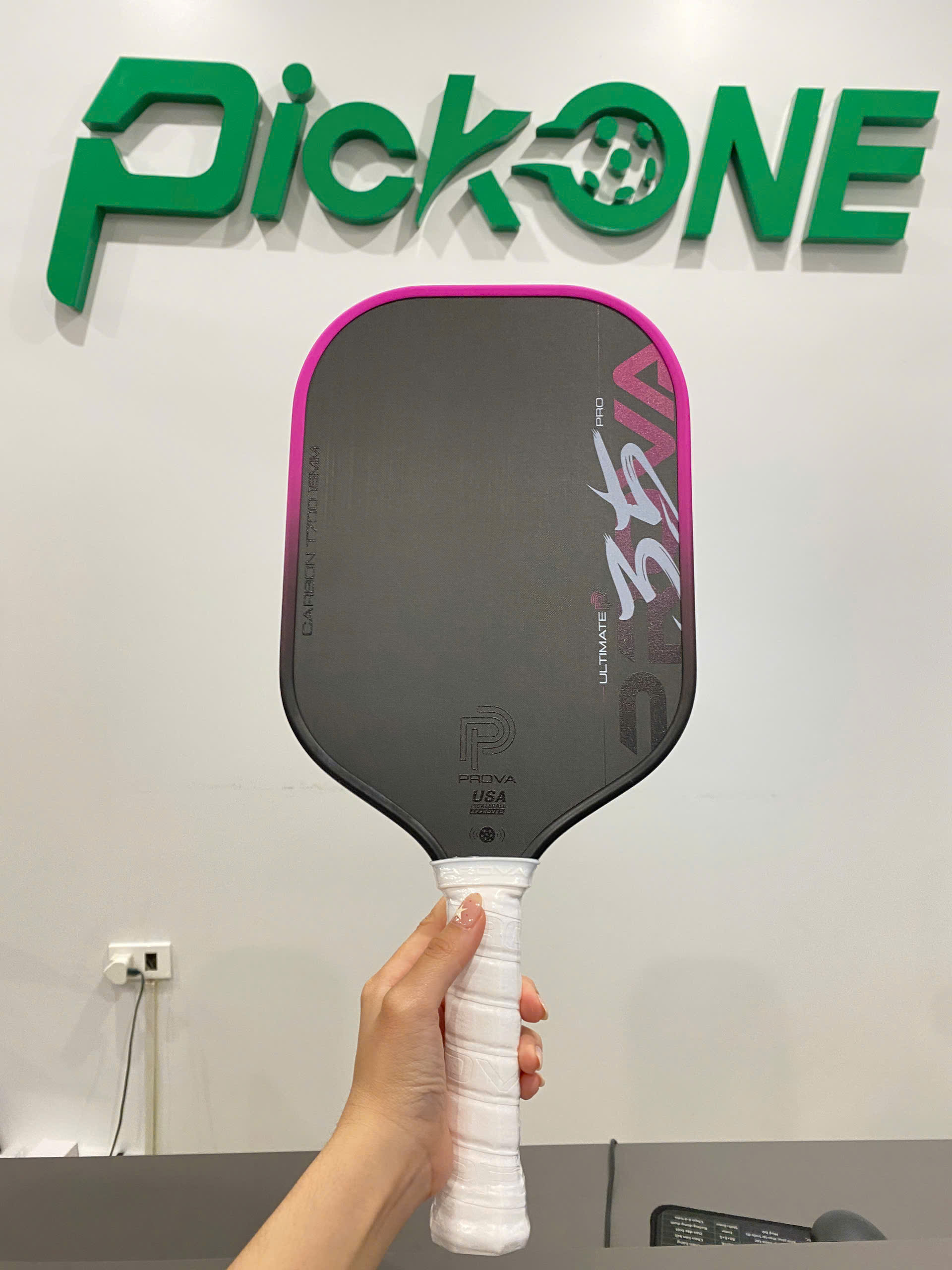 Vợt pickleball Prova Ultimate Pro (tặng kèm mũ và áo thể thao)