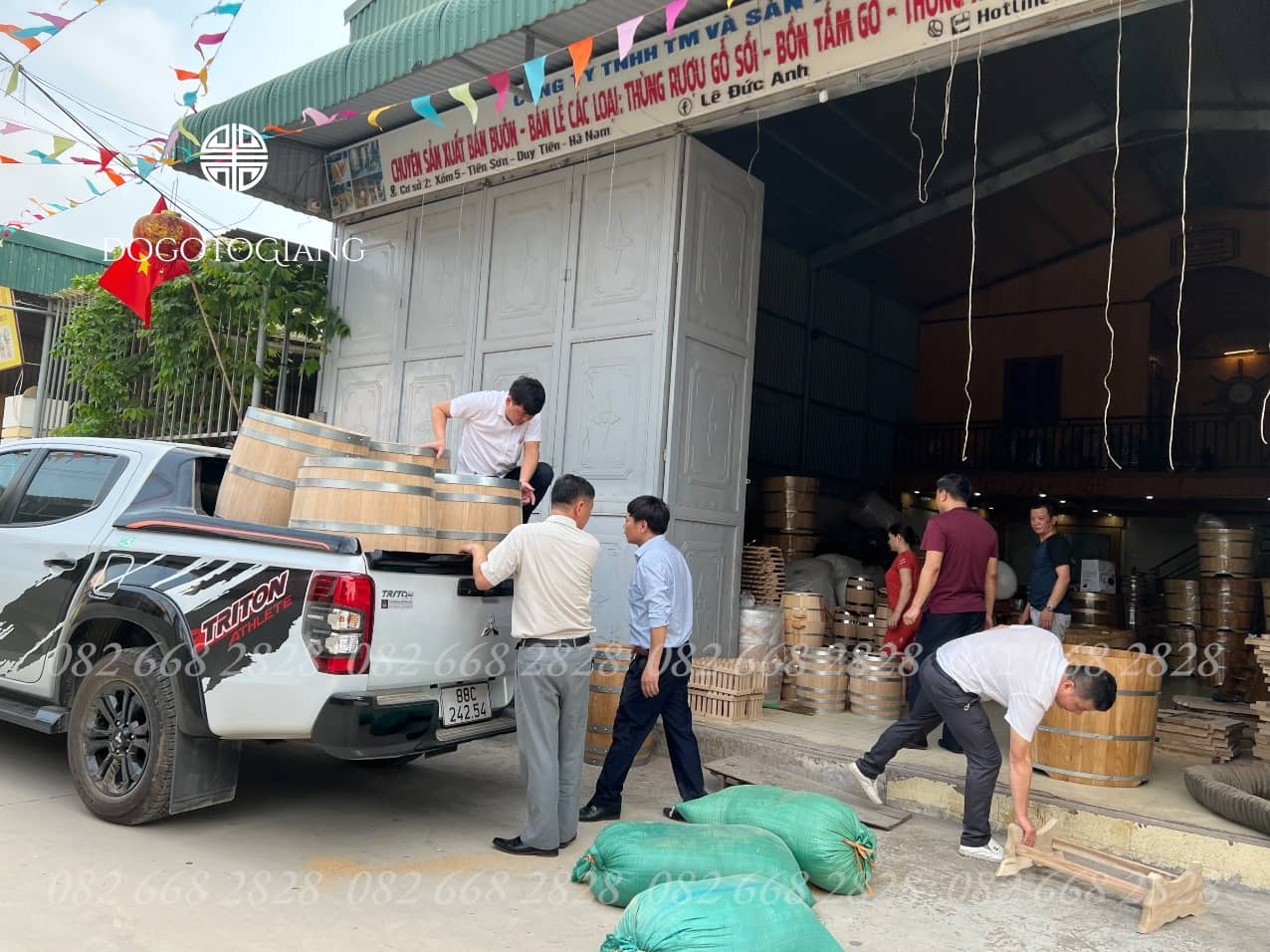 Thùng gỗ sồi 100 lít làm quà tặng doanh nghiệp