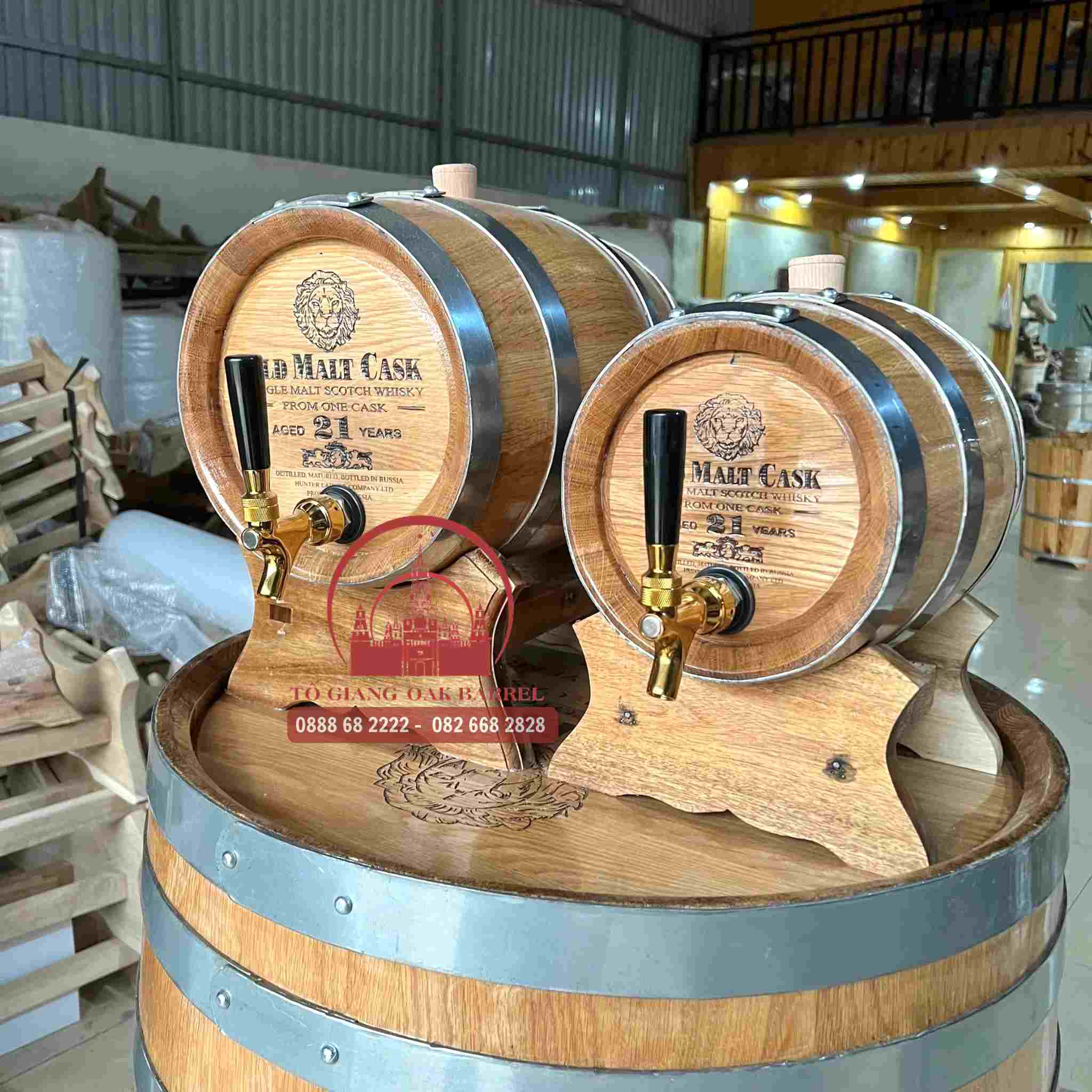 Thùng gỗ sồi 10 lít sản xuất tại Đồ Gỗ Tố Giang với thiết kế sang trọng