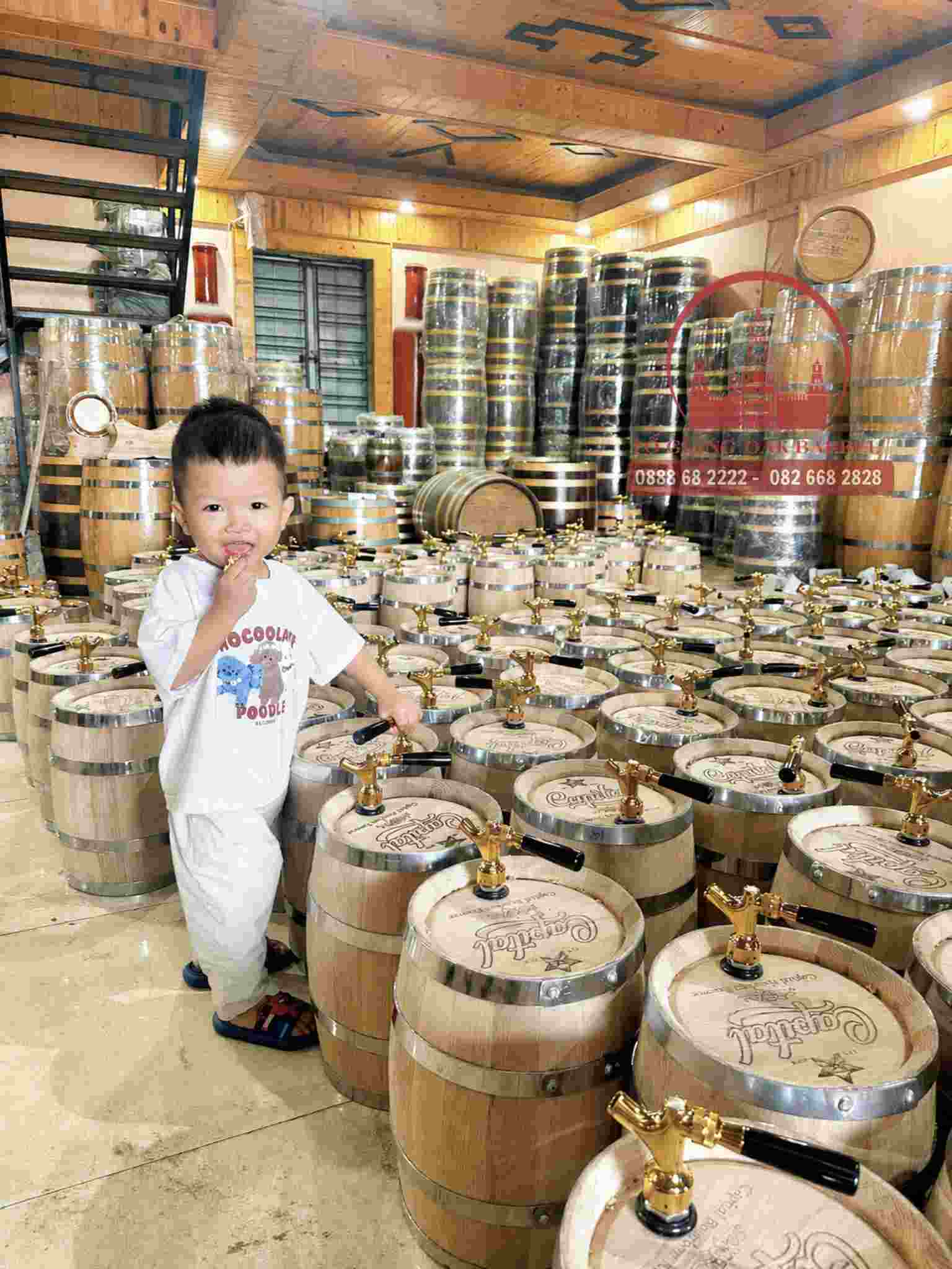 Hình ảnh thùng gỗ sồi 10 lít tại xưởng sản xuất Đồ Gỗ Tố Giang