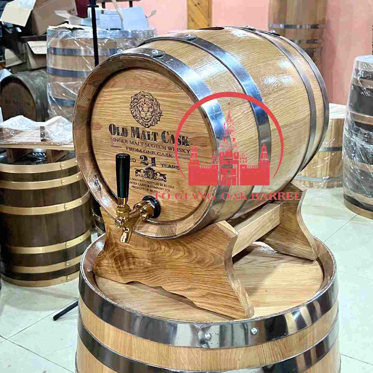 Thùng gỗ sồi 30 lít có chân đế gỗ chắc chắn và vòi crom cao cấp