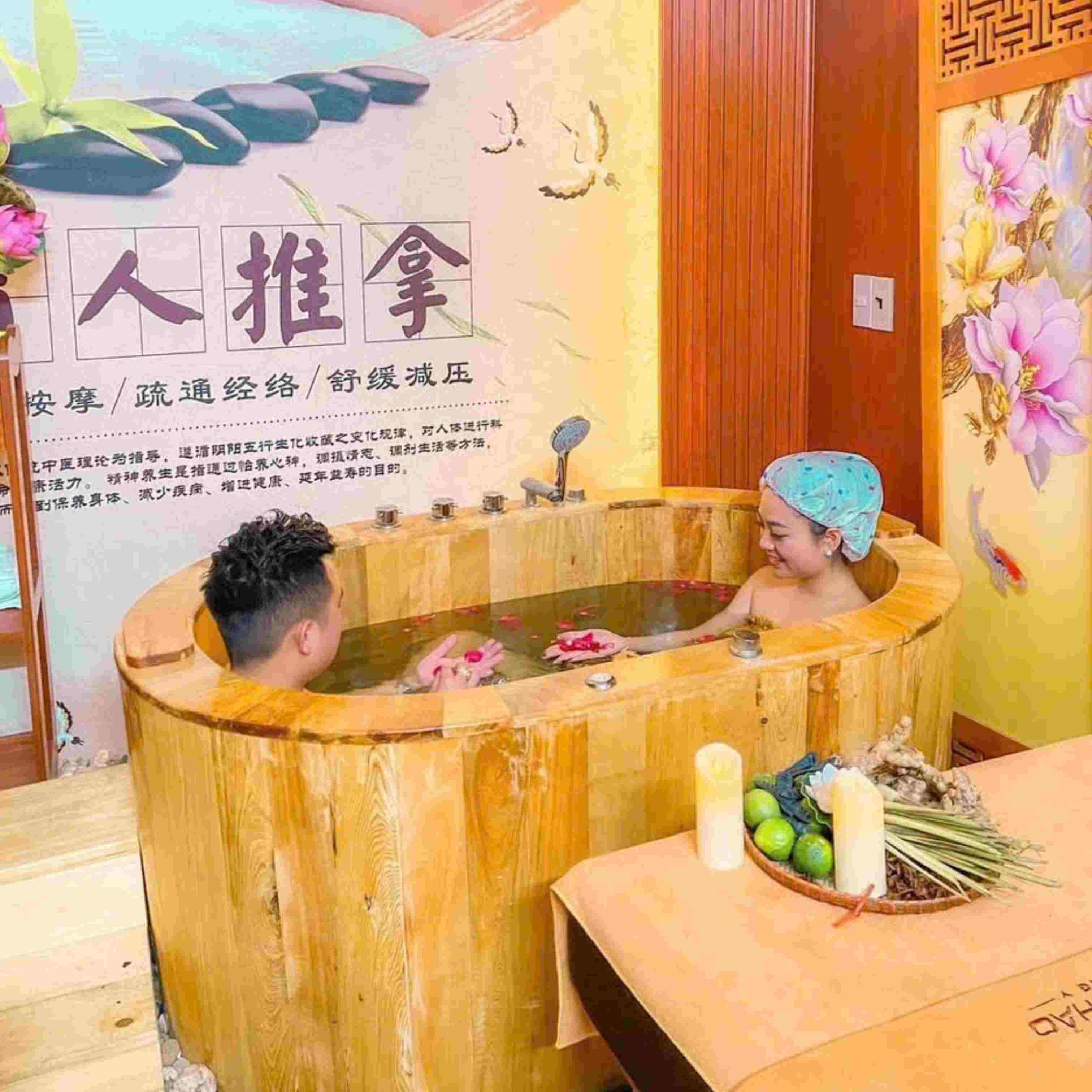 thùng tắm gỗ pơ mu sục khí