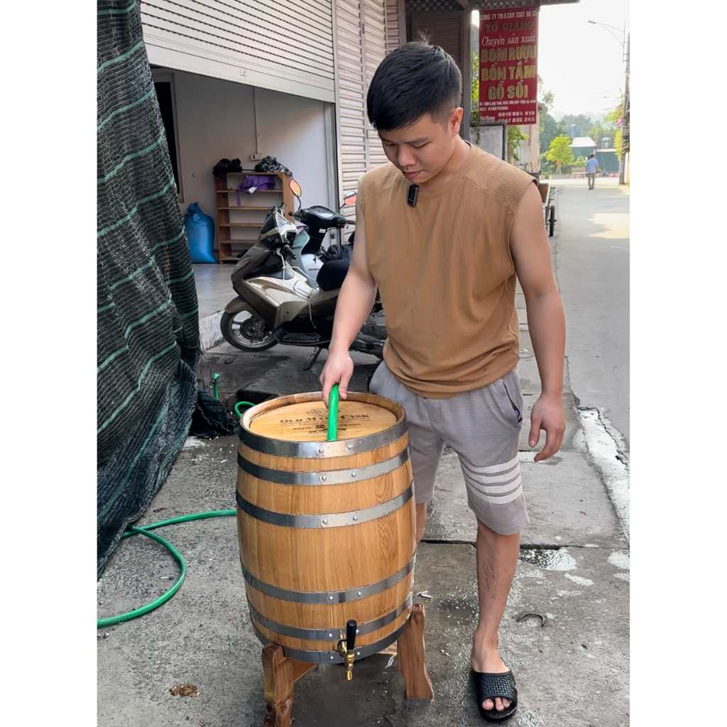 Quy trình ngâm nước thùng gỗ sồi 50 lít tại xưởng