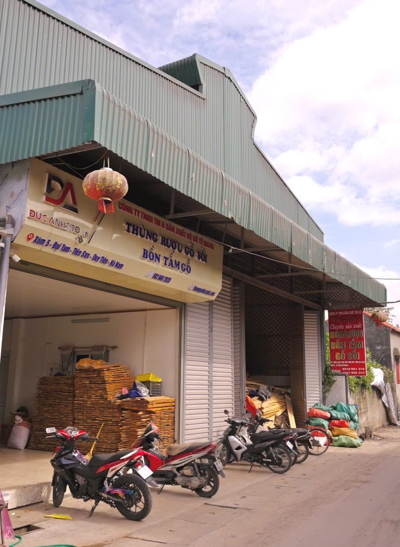 Xưởng sản xuất thùng gỗ sồi