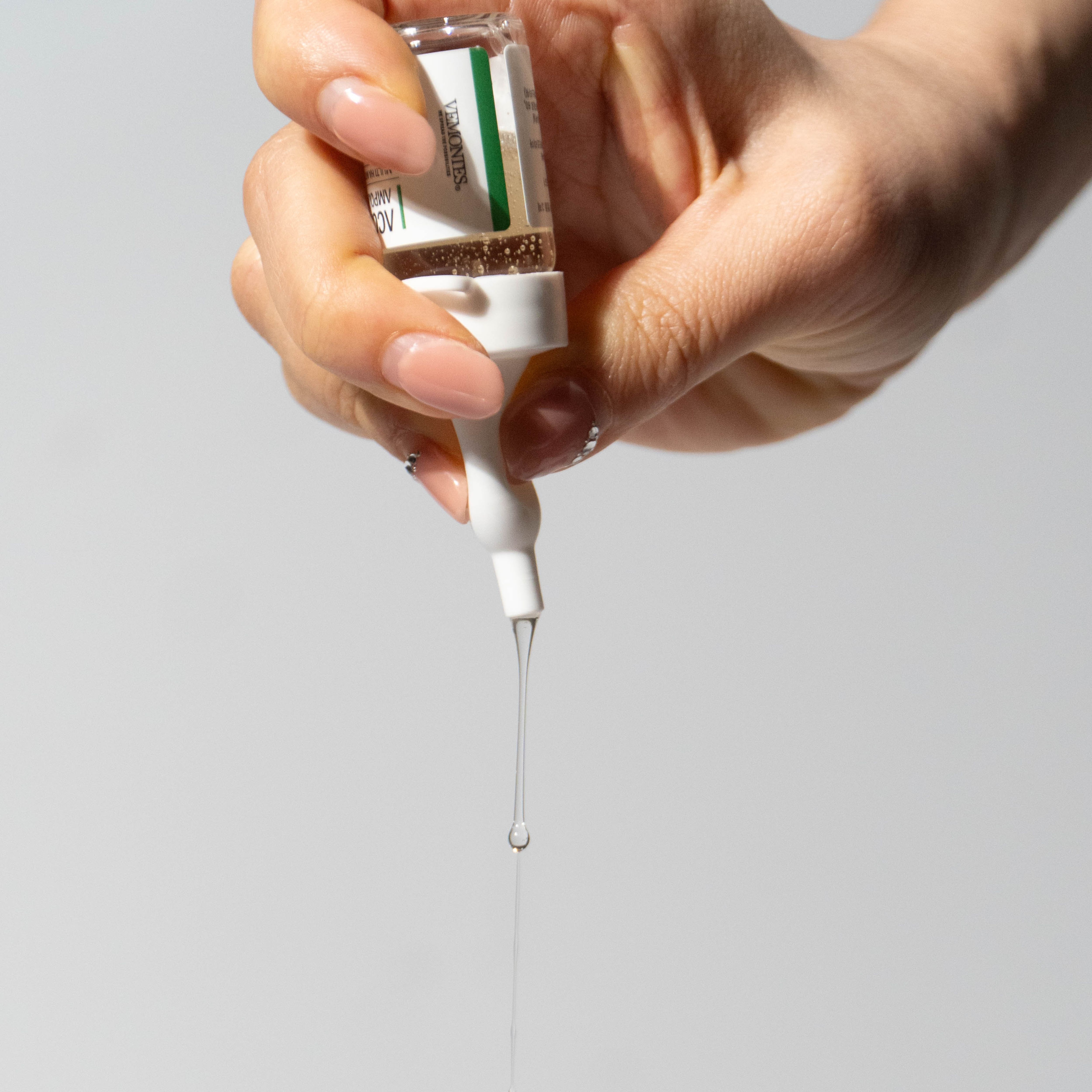 Tinh chất điều trị mụn chuyên sâu dạng ampoule kép VEMONTES AXCNE BOOSTER AMPOULE