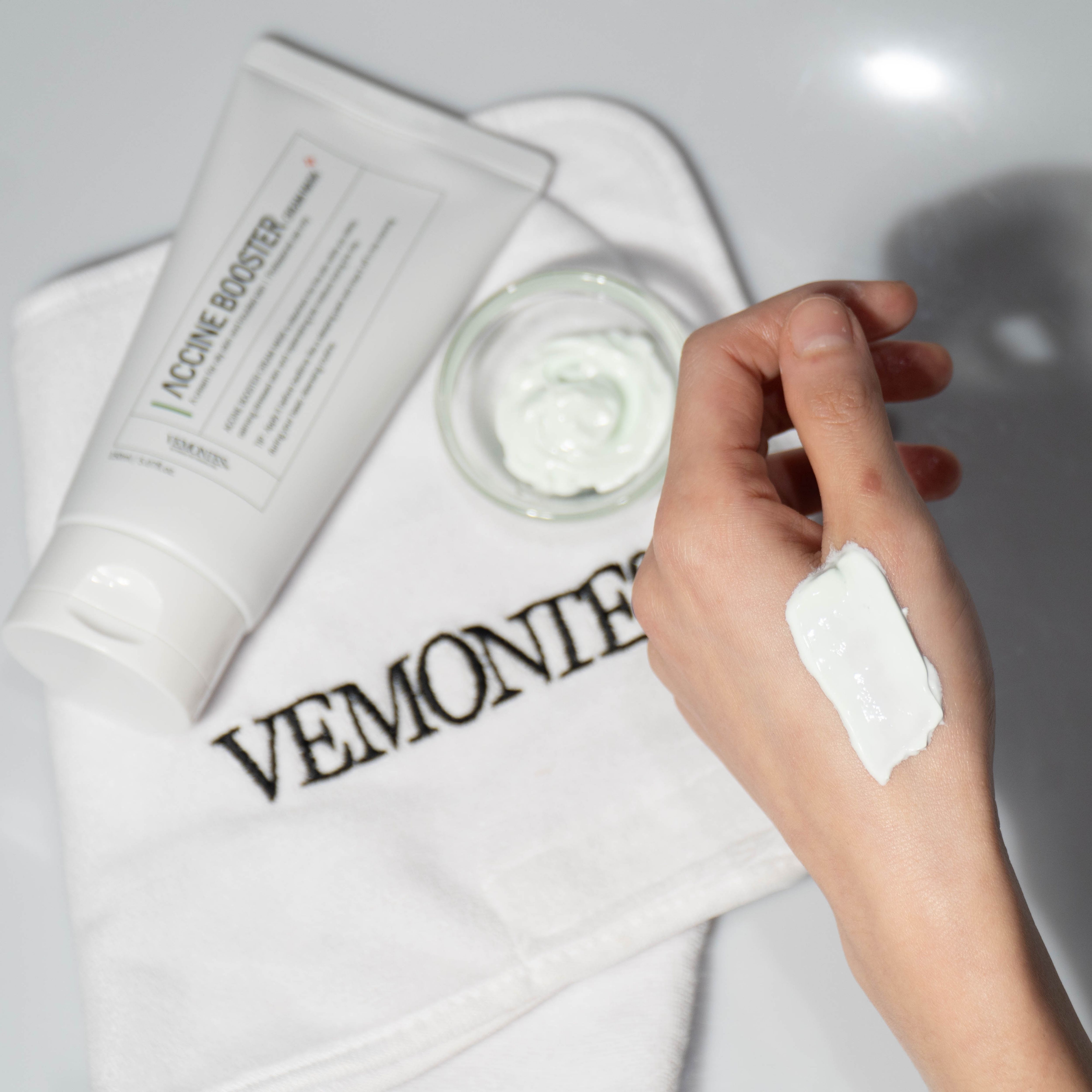 Mask Cream hỗ trợ điều trị mụn, cân bằng dầu & độ ẩm - VEMONTES AXCNE BOOSTER CREAM MASK