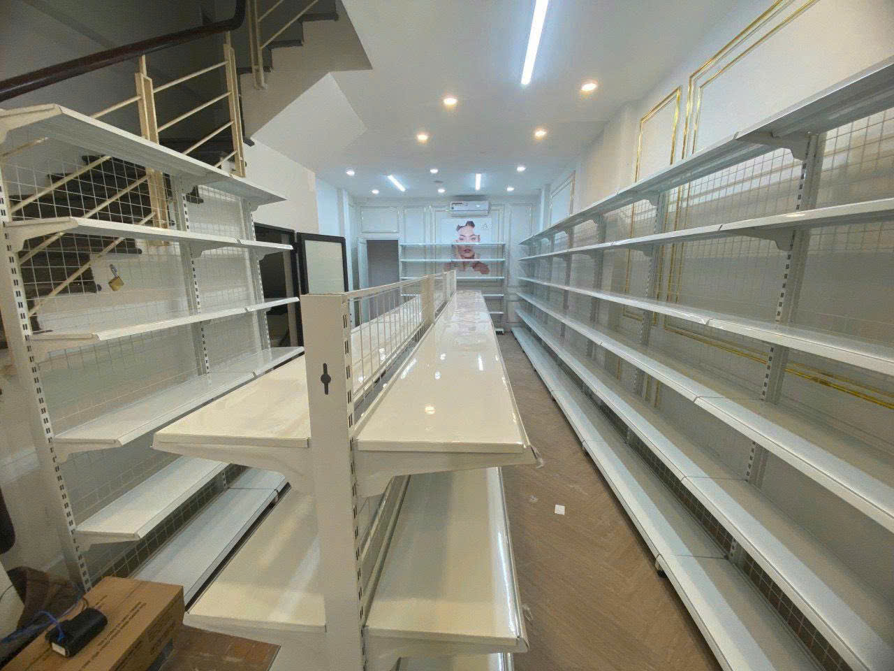 Sai Lầm Khi Bố Trí Kệ Trưng Bày Siêu Thị Khiến Cửa Hàng Trông Chật Hơn