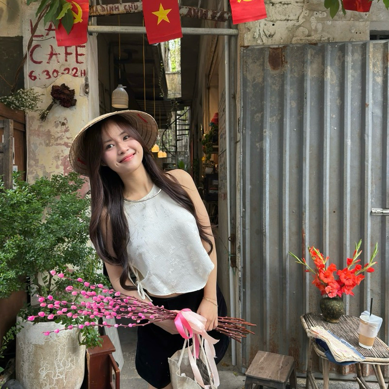 Mẫn Tiên halter top