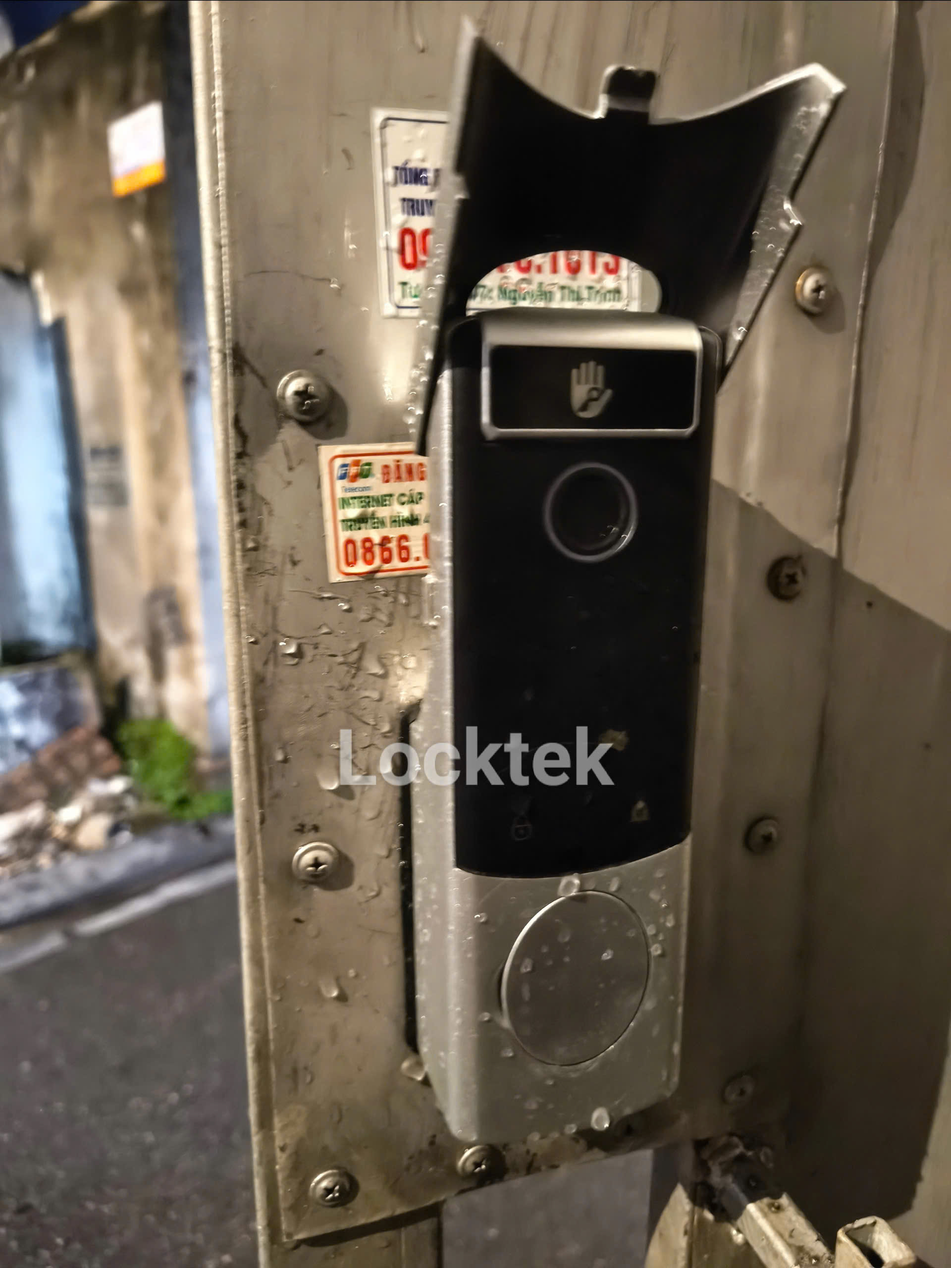Khóa cổng FG02 có chịu được mưa không? Thực tế sau đợt bão Narra tại Hà Nội
