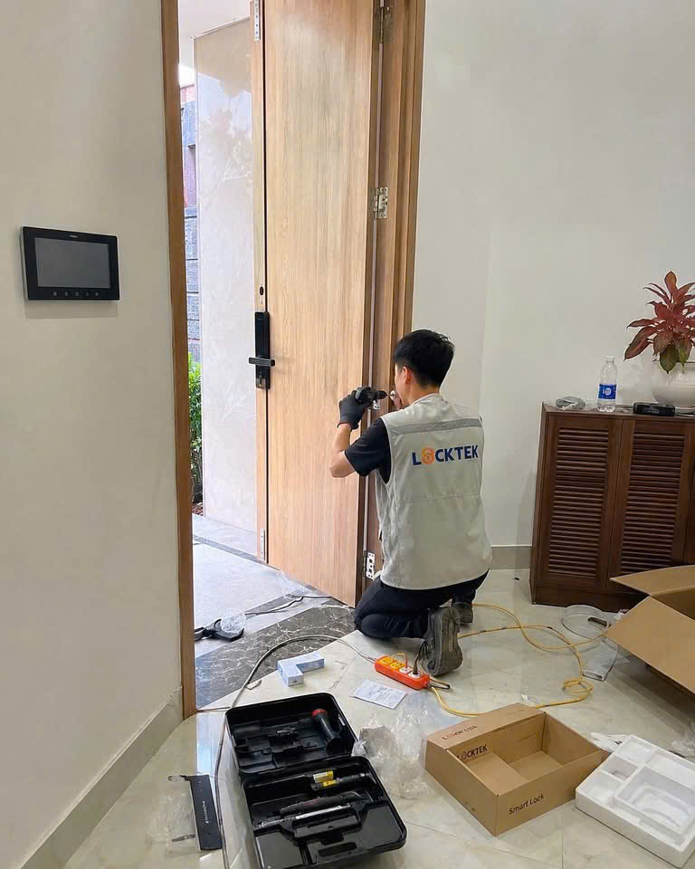 Những khó khăn thường gặp khi lắp đặt khóa cửa thông minh