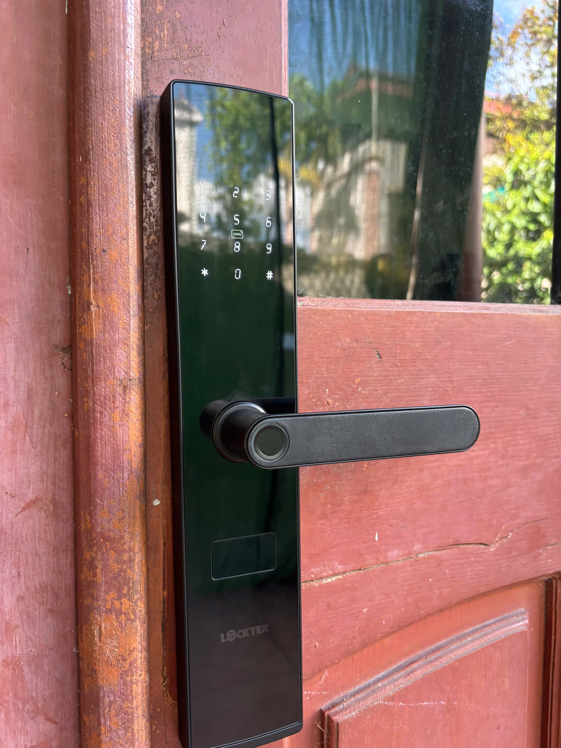 Không lo cửa xấu, chuyên viên Locktek vẫn xử lý chuẩn xác