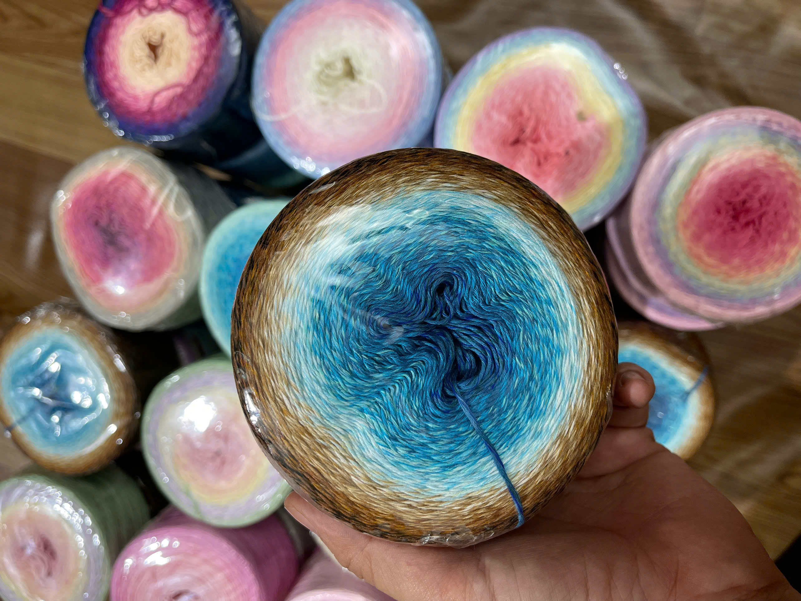 Sợi hè Coconut Silk siêu mát màu cầu vồng cuộn 300g