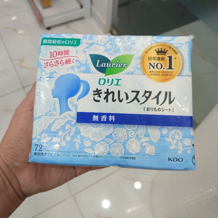 Băng vệ sinh Kao Laurie hàng ngày 72 miếng (5 mùi hương) (Xanh dương - Không mùi)
