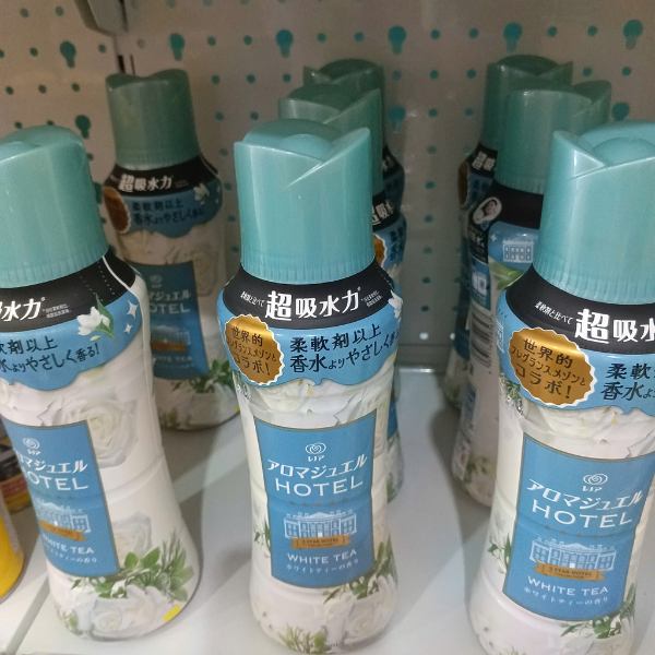 Viên xả vải khô lưu hương bền lâu, vải mềm thấm hút Lenor Happiness Aroma Jewel 420ml (Hoa trà)