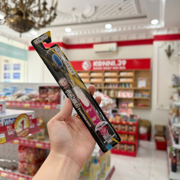 Bàn chải đánh răng Nakori lông phối 2 màu trong và xanh