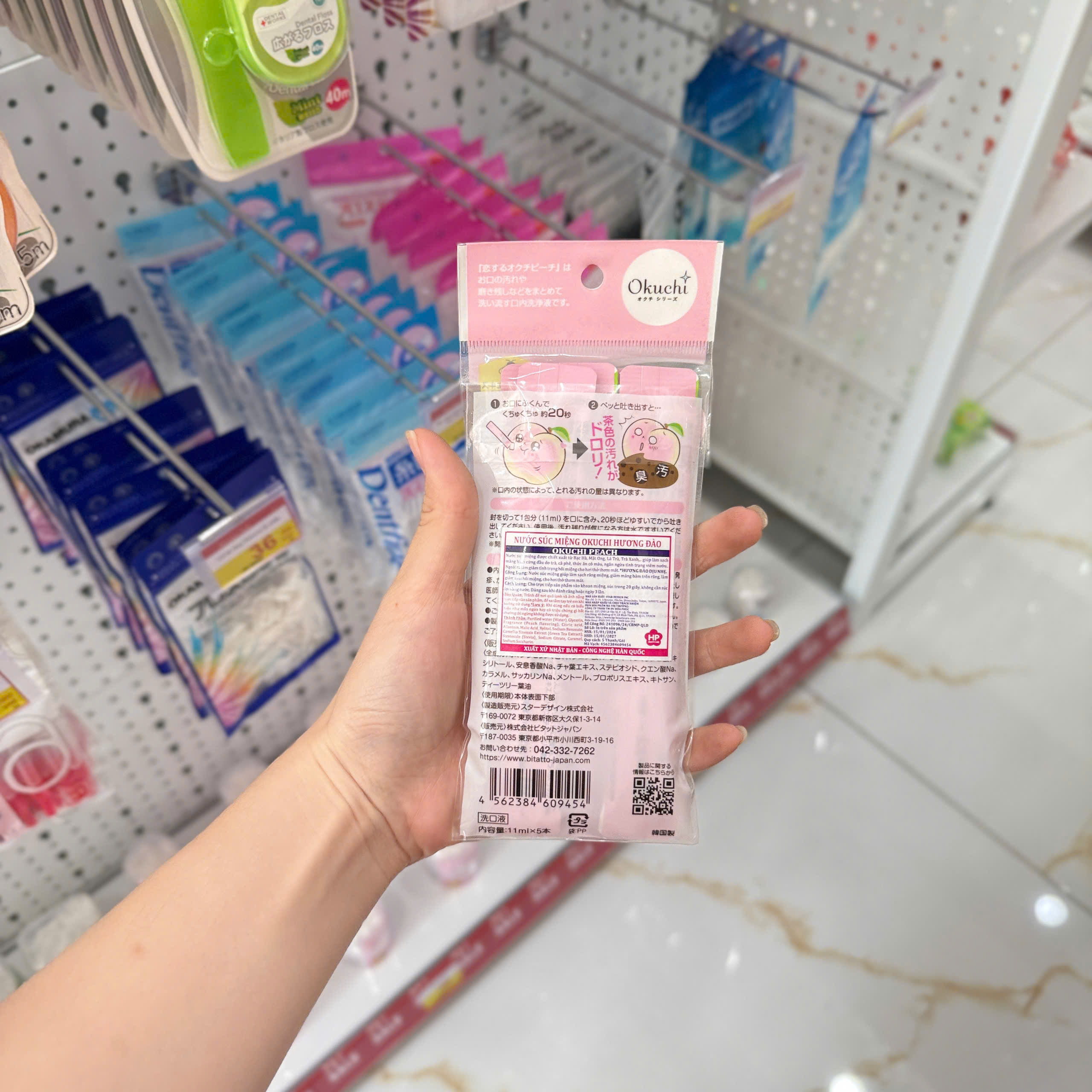 Nước súc miệng Okuchi Gachi - hương đào (gói 5 thanh)