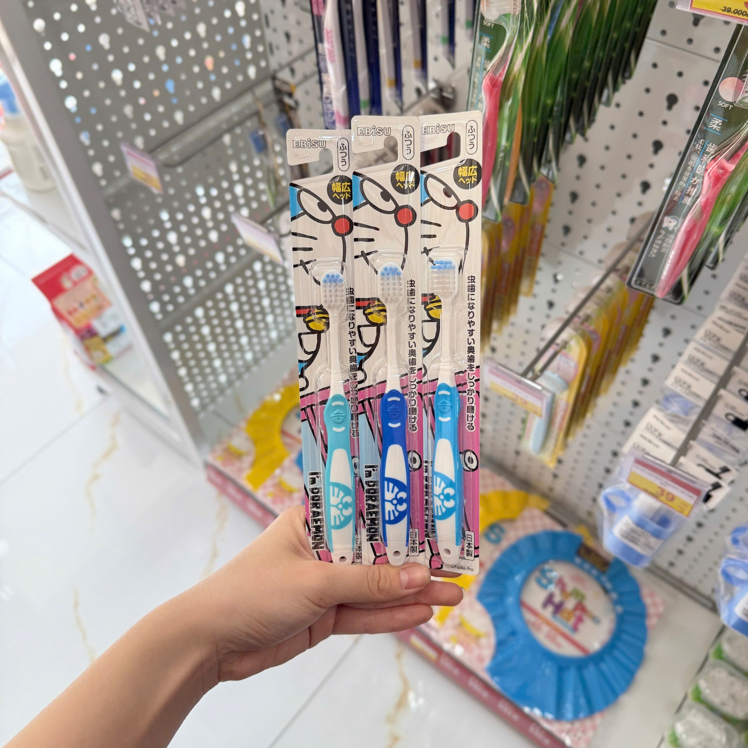 Bàn chải đánh răng Ebisu đầu rộng hình Doraemon cho bé