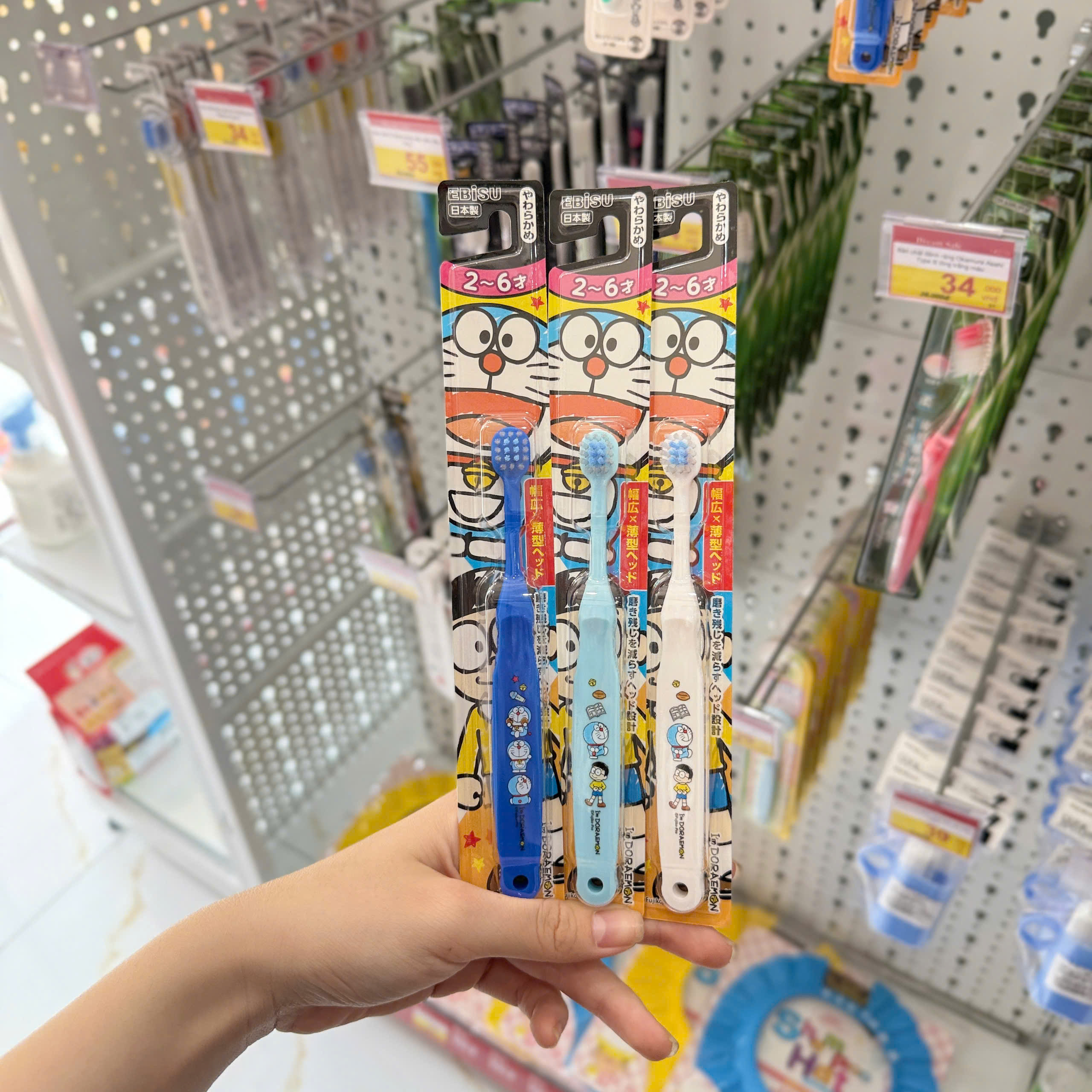 Bàn chải đánh răng Ebisu Doremon cho bé từ 3-6 tuổi