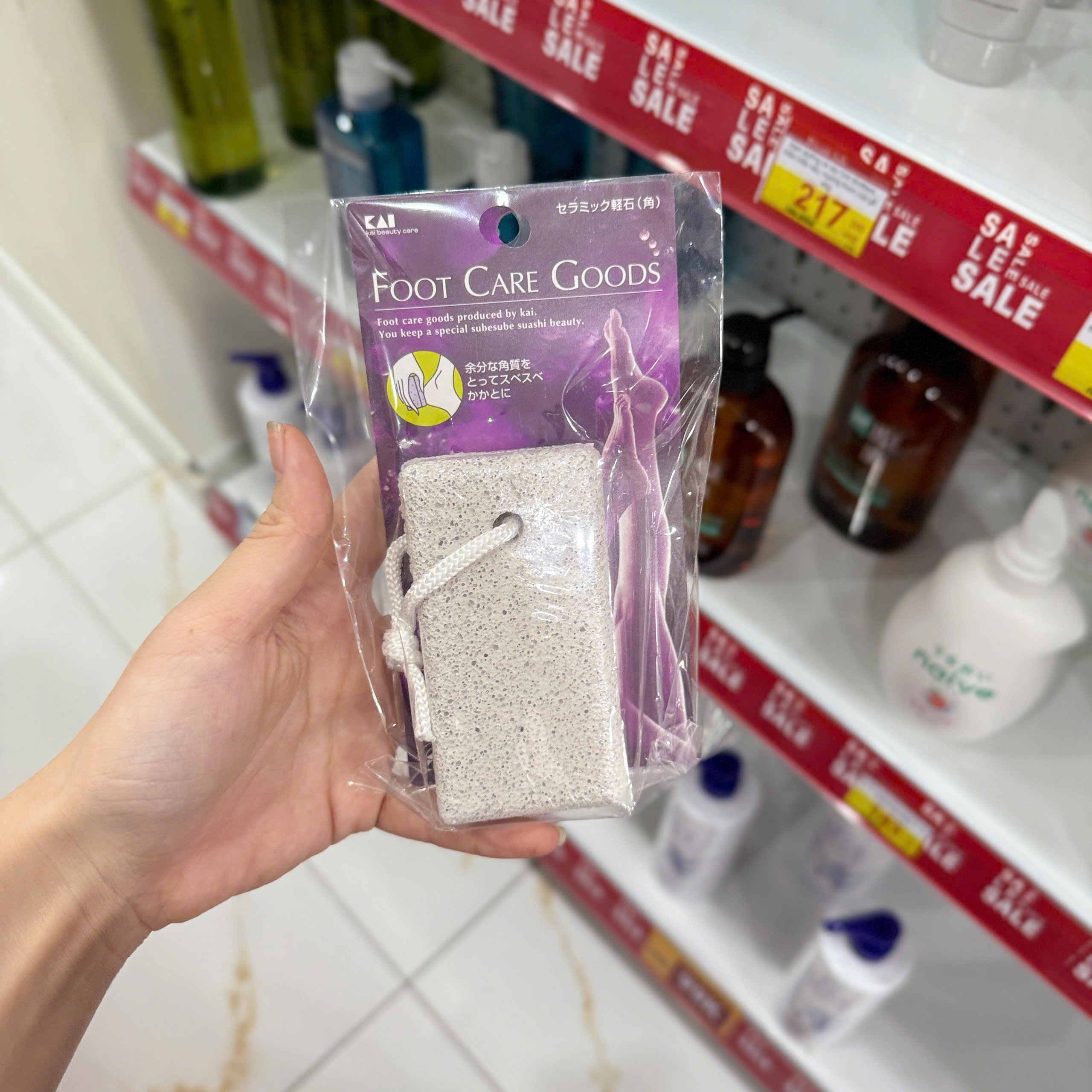 Đá bọt tắm chà gót chân, tẩy tế bào chết KAI