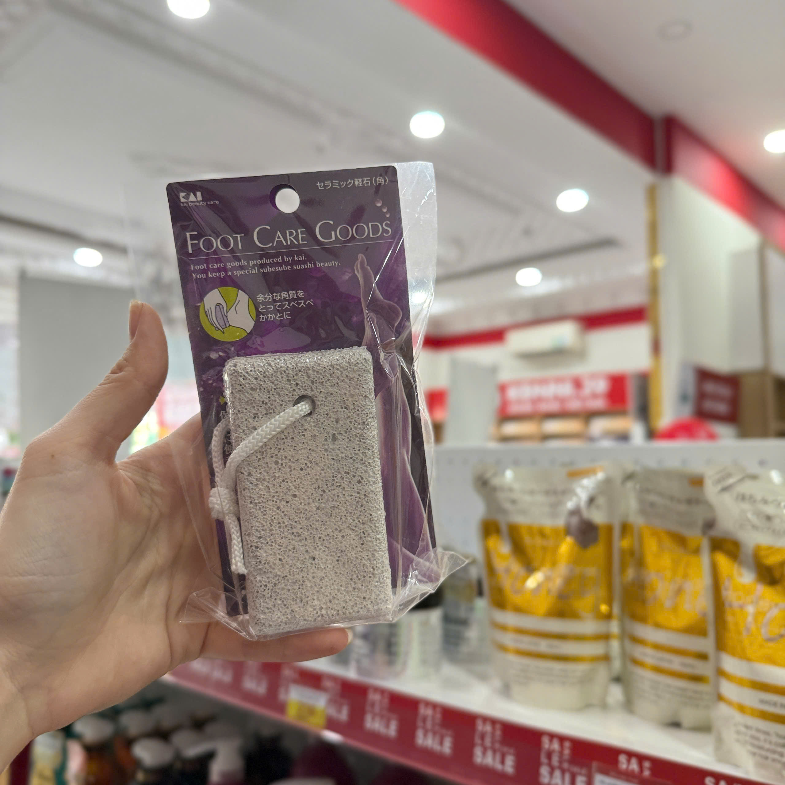 Đá bọt tắm chà gót chân, tẩy tế bào chết KAI