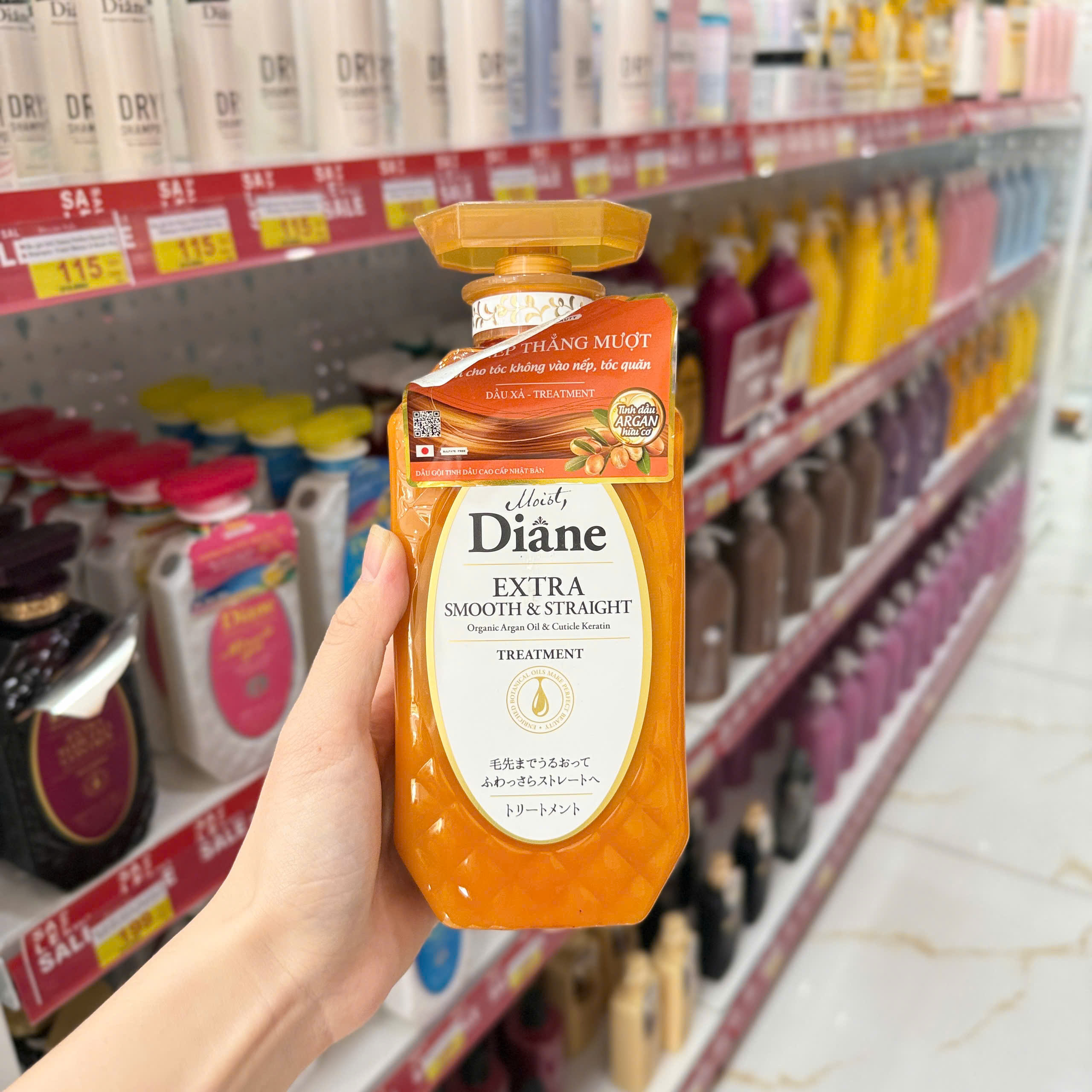 Dầu xả vào nếp thẳng mượt Moist Diane Extra Smooth & Straight