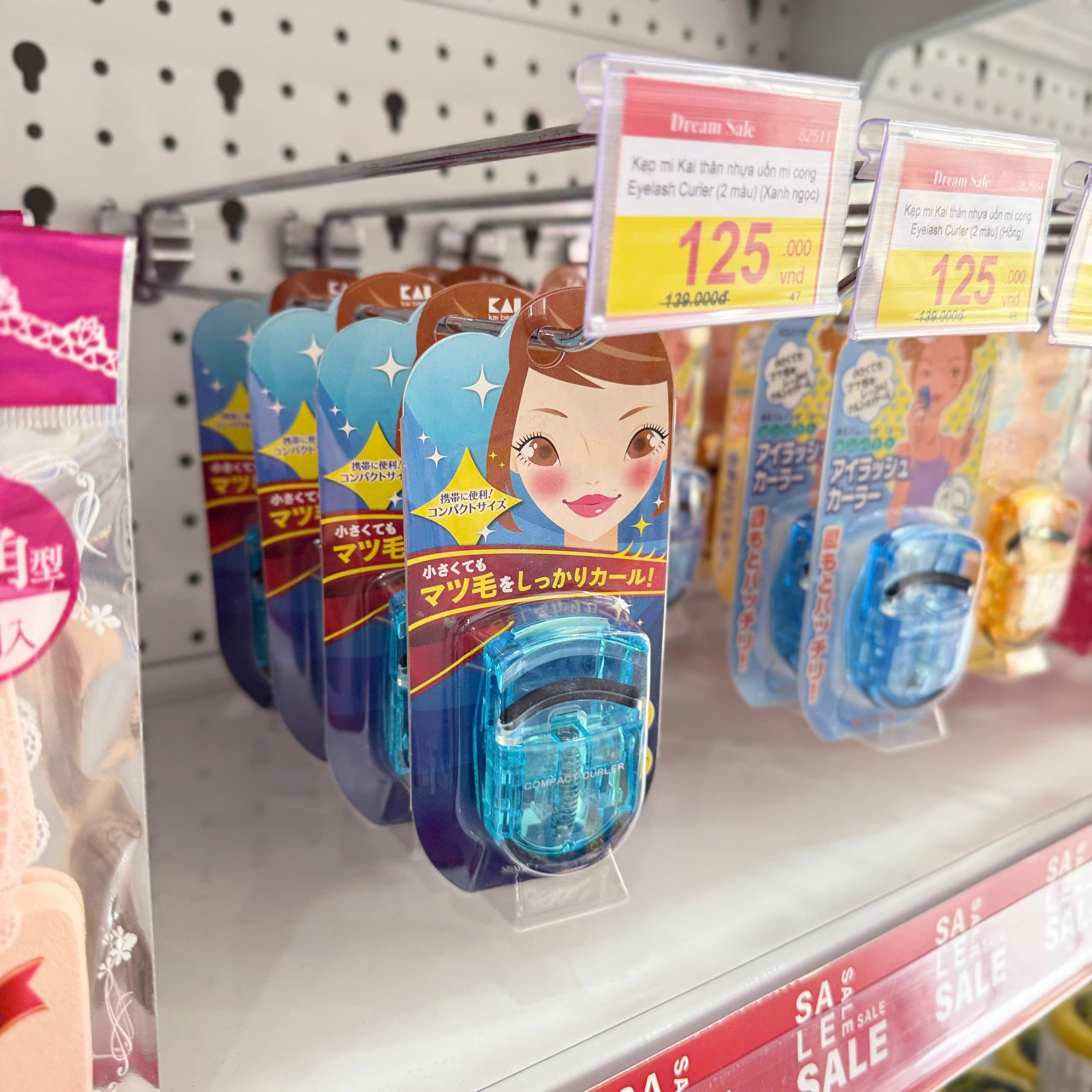 Kẹp mi Kai thân nhựa uốn mi cong Eyelash Curler (2 màu) (Xanh ngọc)