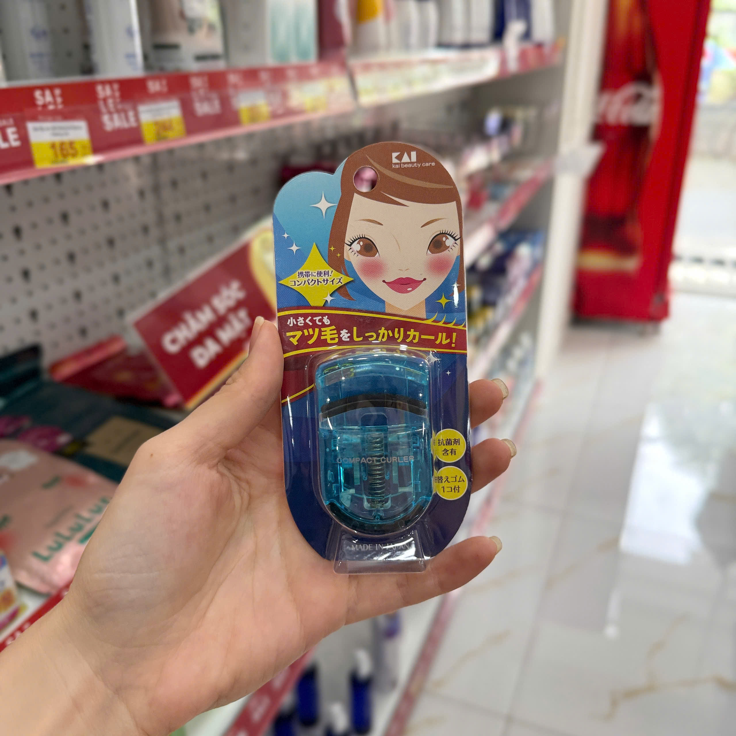 Kẹp mi Kai thân nhựa uốn mi cong Eyelash Curler (2 màu) (Xanh ngọc)
