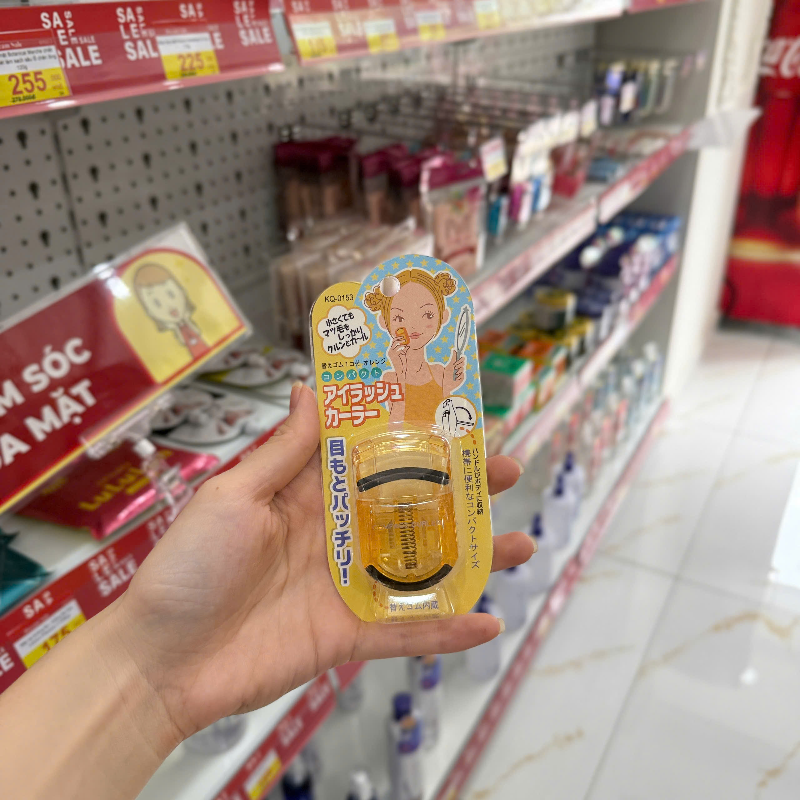 Kẹp mi Kai KQ-0152 thân nhựa - màu vàng