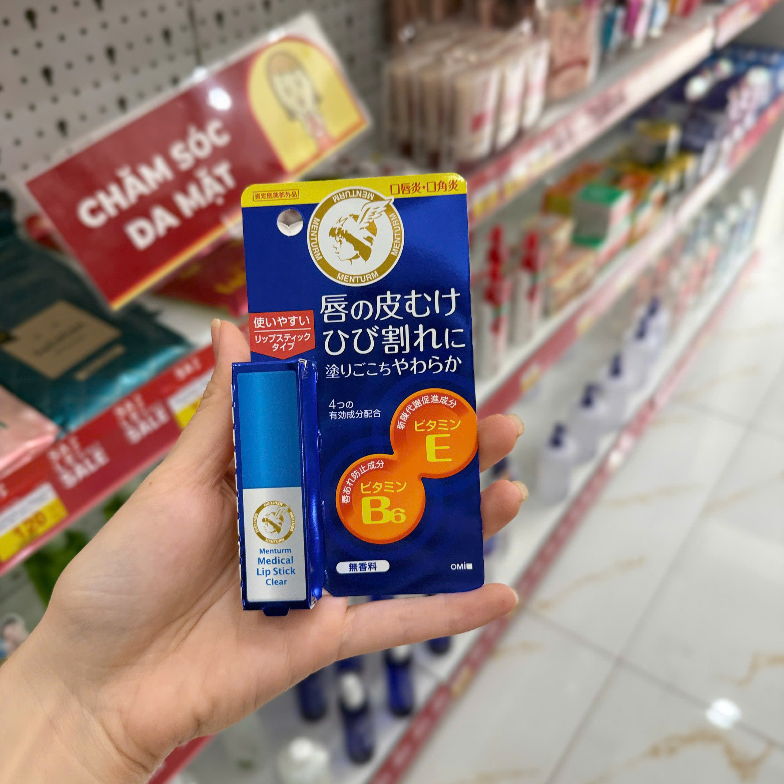 Son dưỡng không mùi Omi Menturm Medical Lipstick Clear cấp ẩm, trị nẻ và viêm khóe môi 3,2g