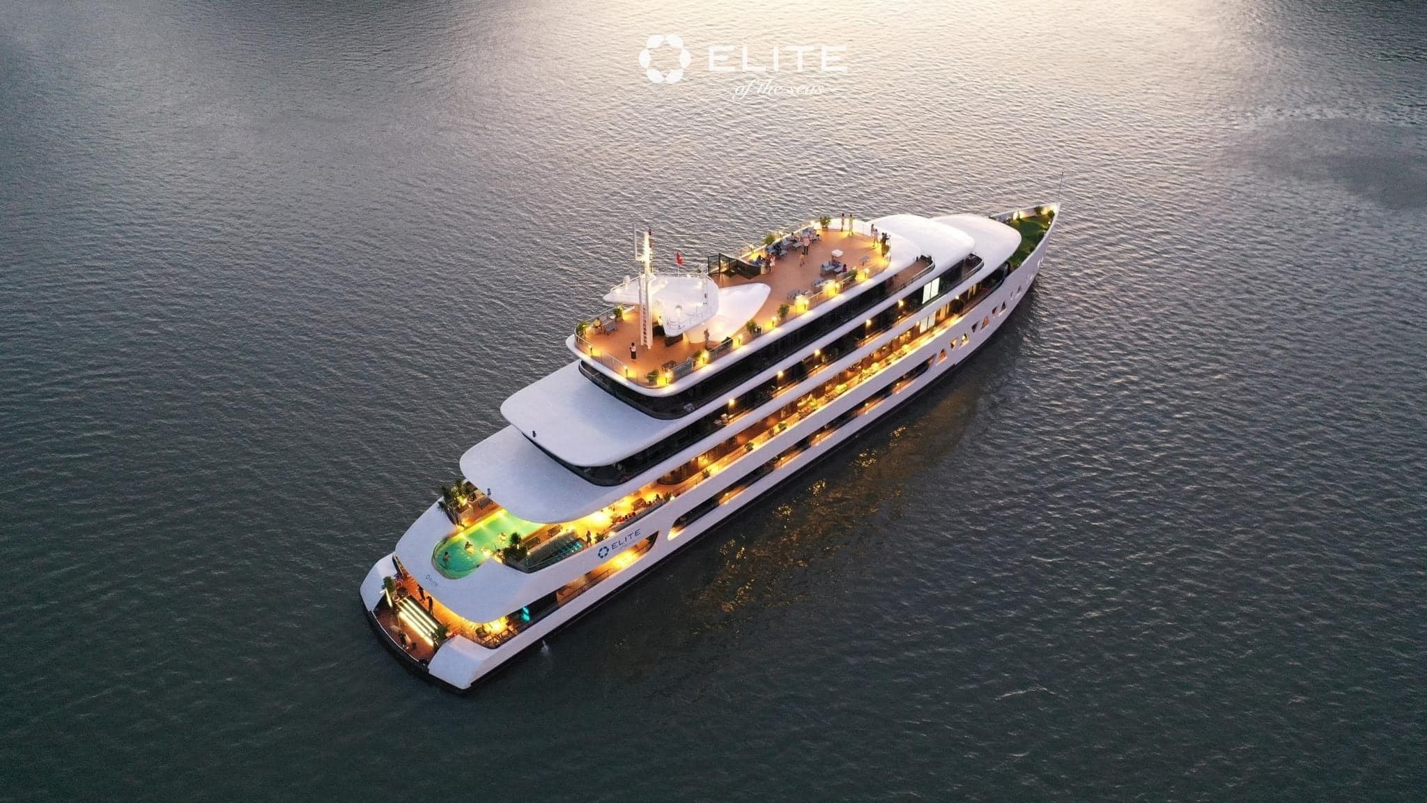 ThaiTourist trải nghiệm thực tế du thuyền 6 sao Elite of The Seas dát vàng đầu tiên tại Việt Nam