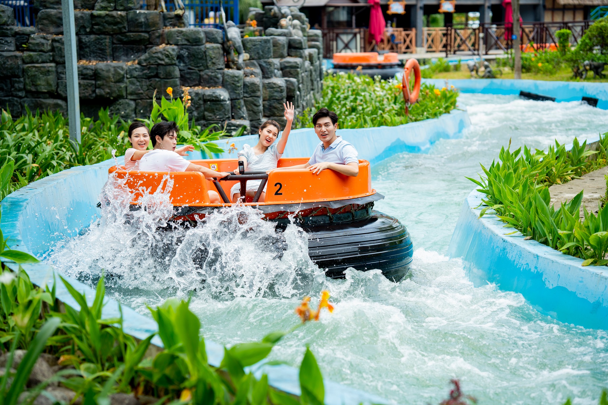 Hạ Long mùa hè có gì chơi? 08 địa điểm đang được check-in nhiều nhất đây rồi!