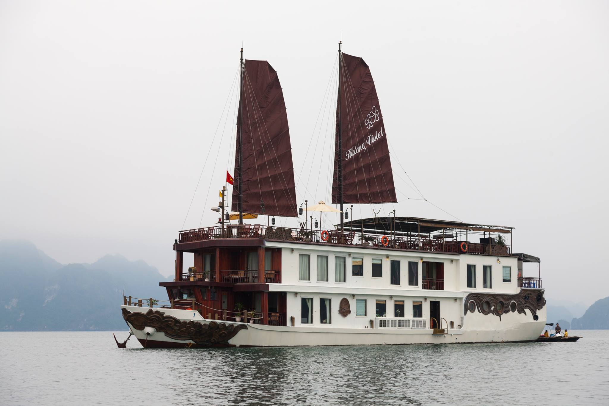 Du thuyền Heritage Line - Violet