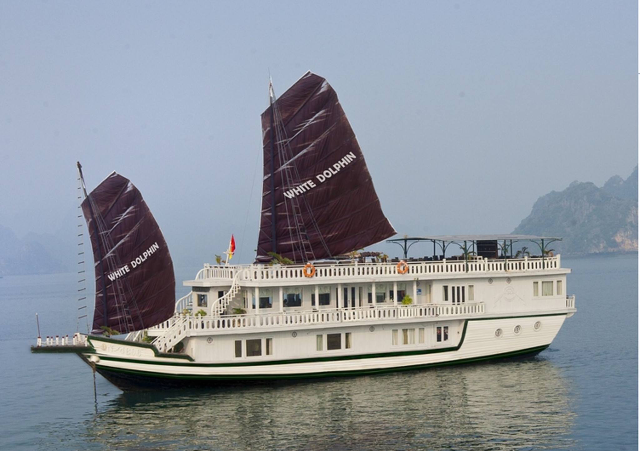 Du thuyền White Dolphin