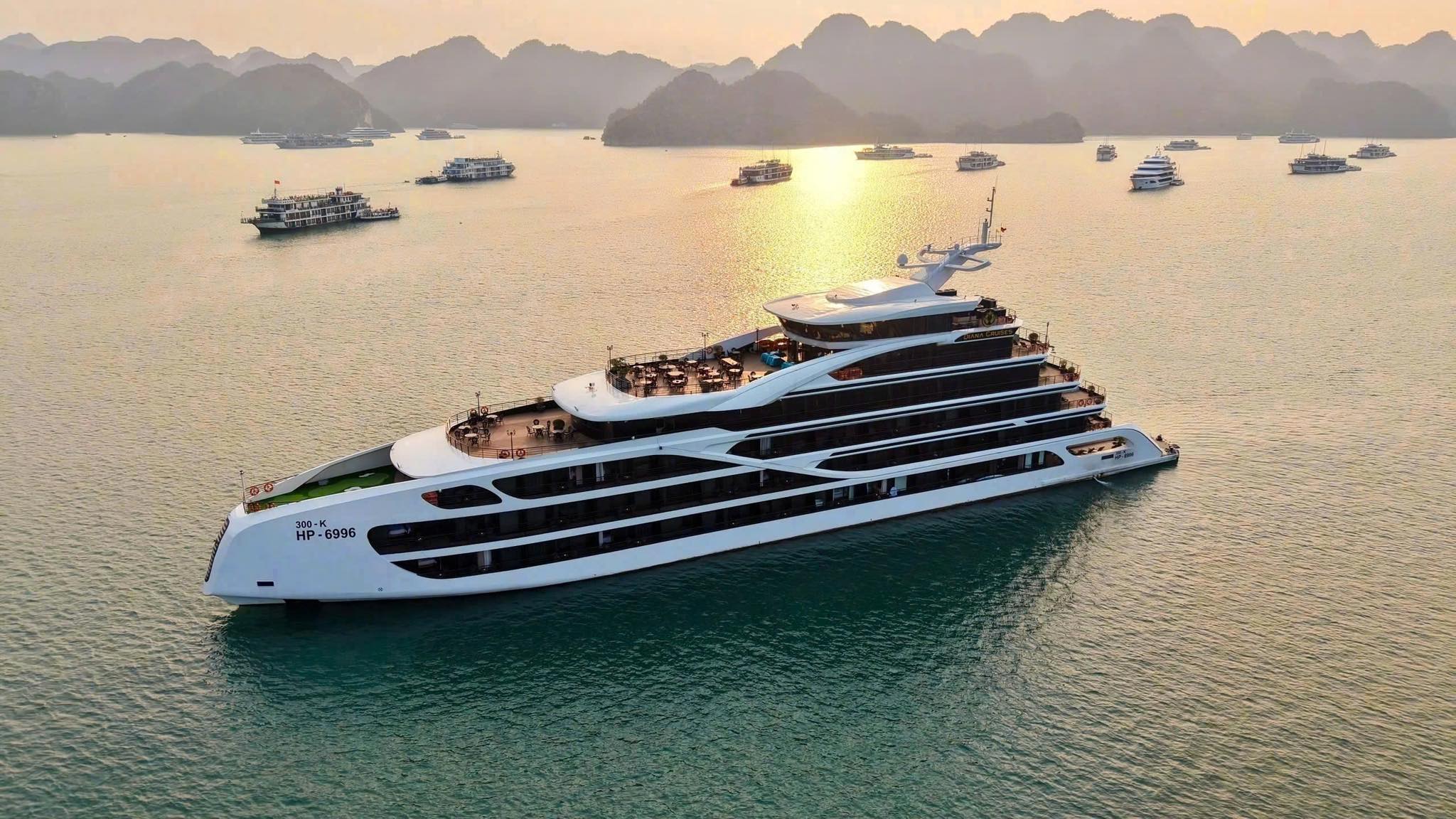 Thuê trọn du thuyền ngủ đêm Diana Cruise tổ chức sự kiện