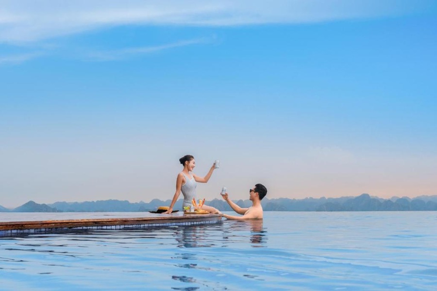 Combo Du thuyền Saquila Yacht + Khách sạn À La Carte Hạ Long