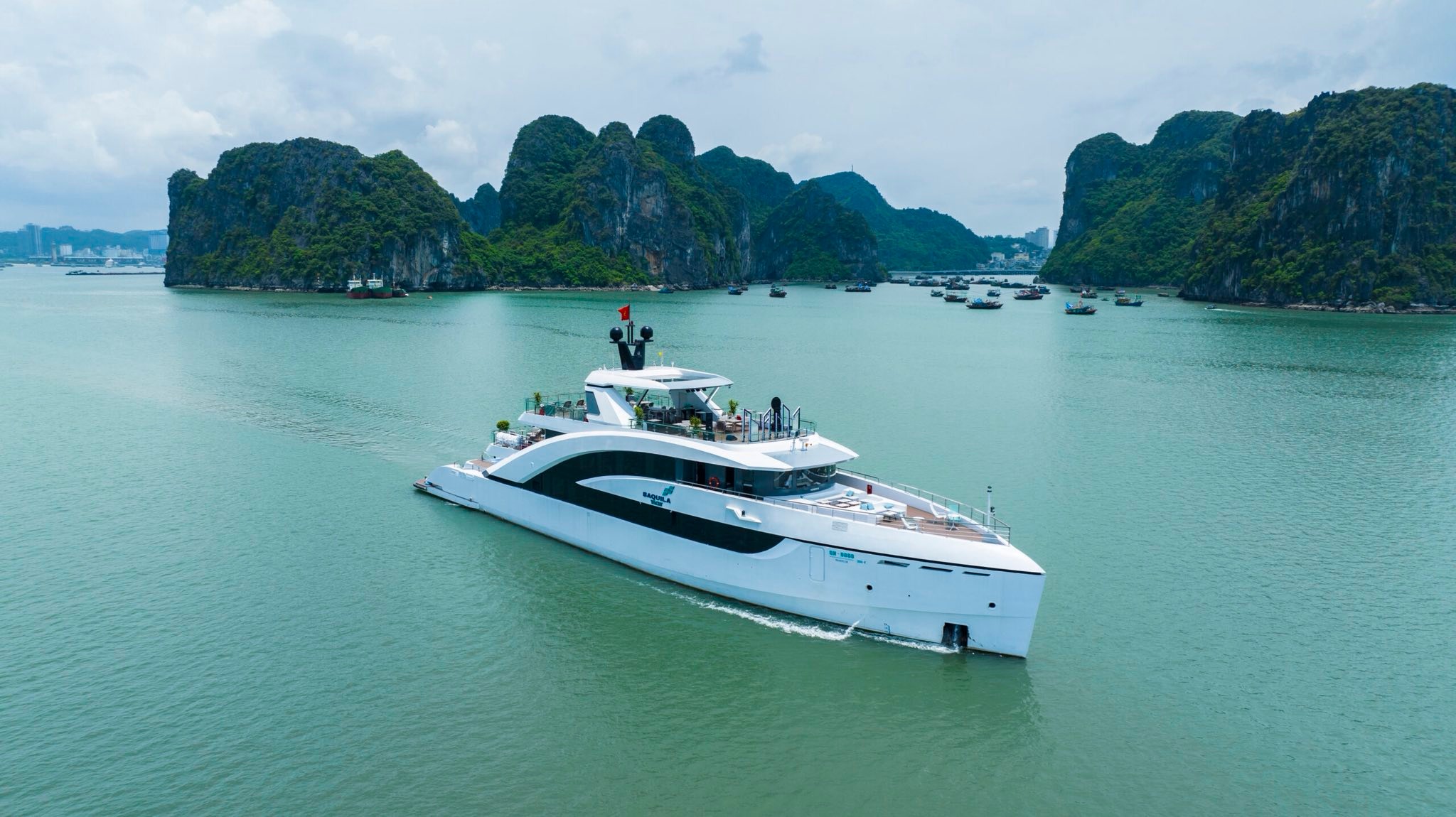 Thuê trọn du thuyền trong ngày Saquila Yatch tổ chức sự kiện