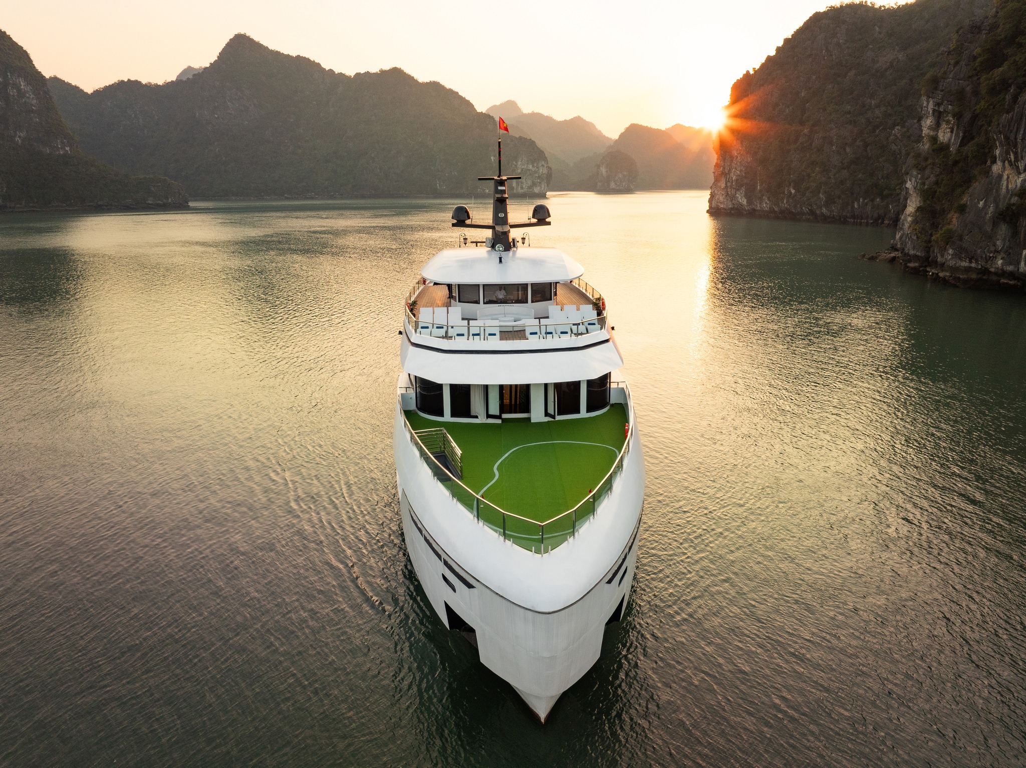 Du thuyền Hera Luxury Day Cruise