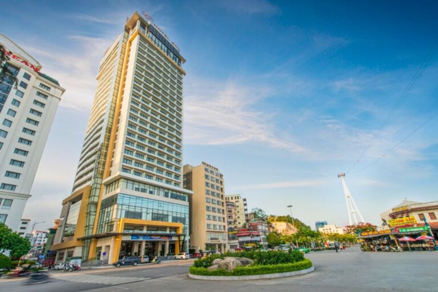 Combo Soleil Hạ Long Hotel (5*) 2N1Đ + Du thuyền Luna (5*)