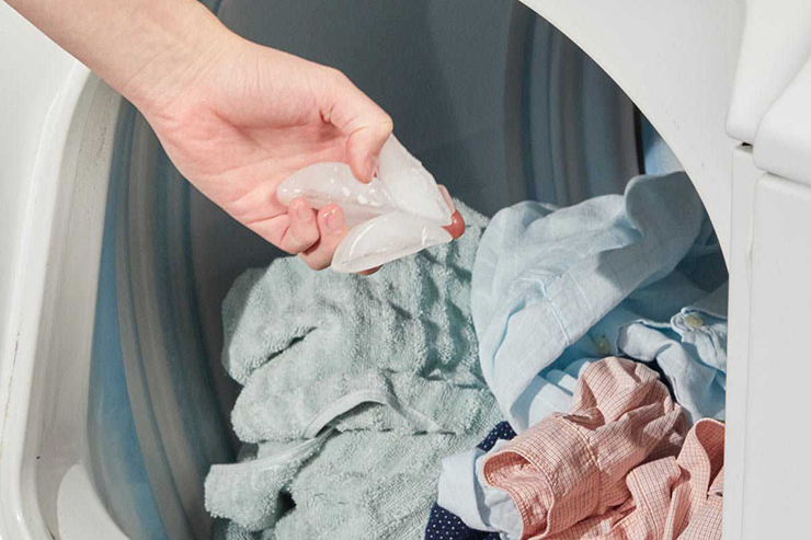 Tại sao nên cho đá vào máy sấy?