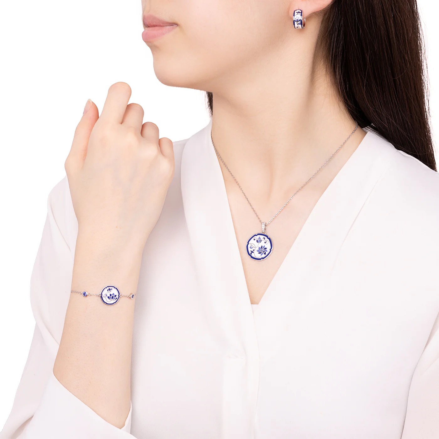 Khuyên tai (Blue and White Lotus Huggie)