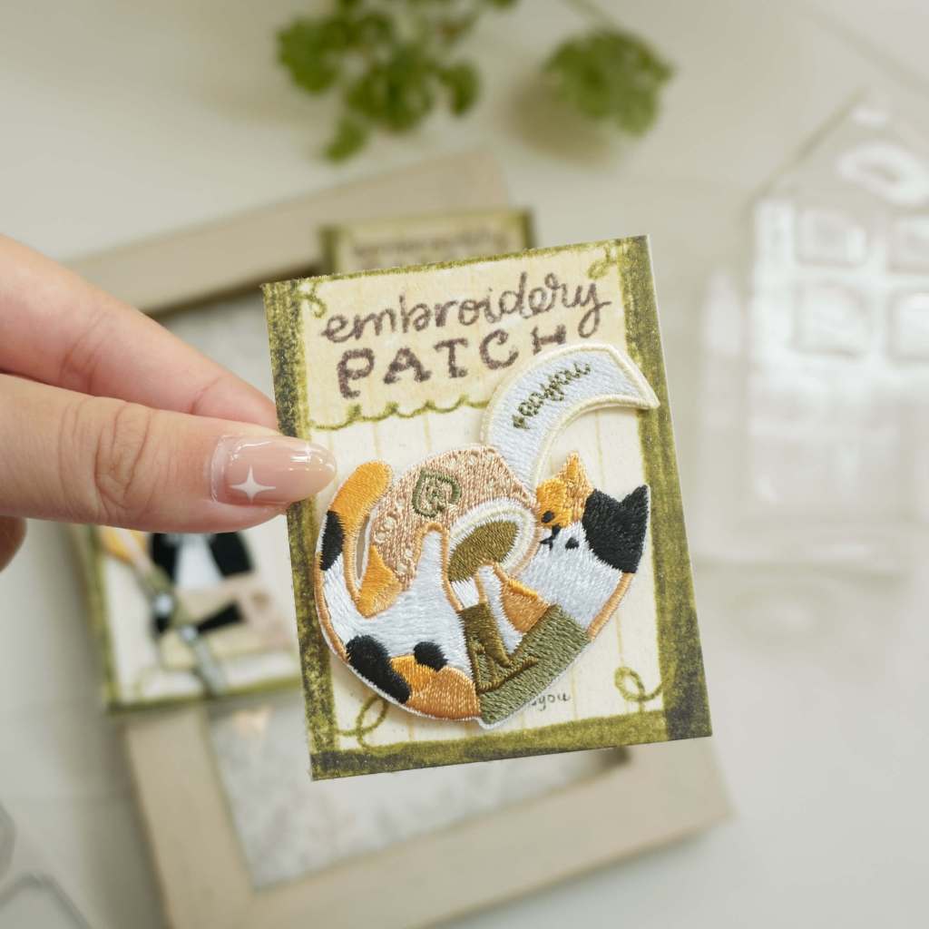 Hình thêu dạng pin cài/ pin ủi 