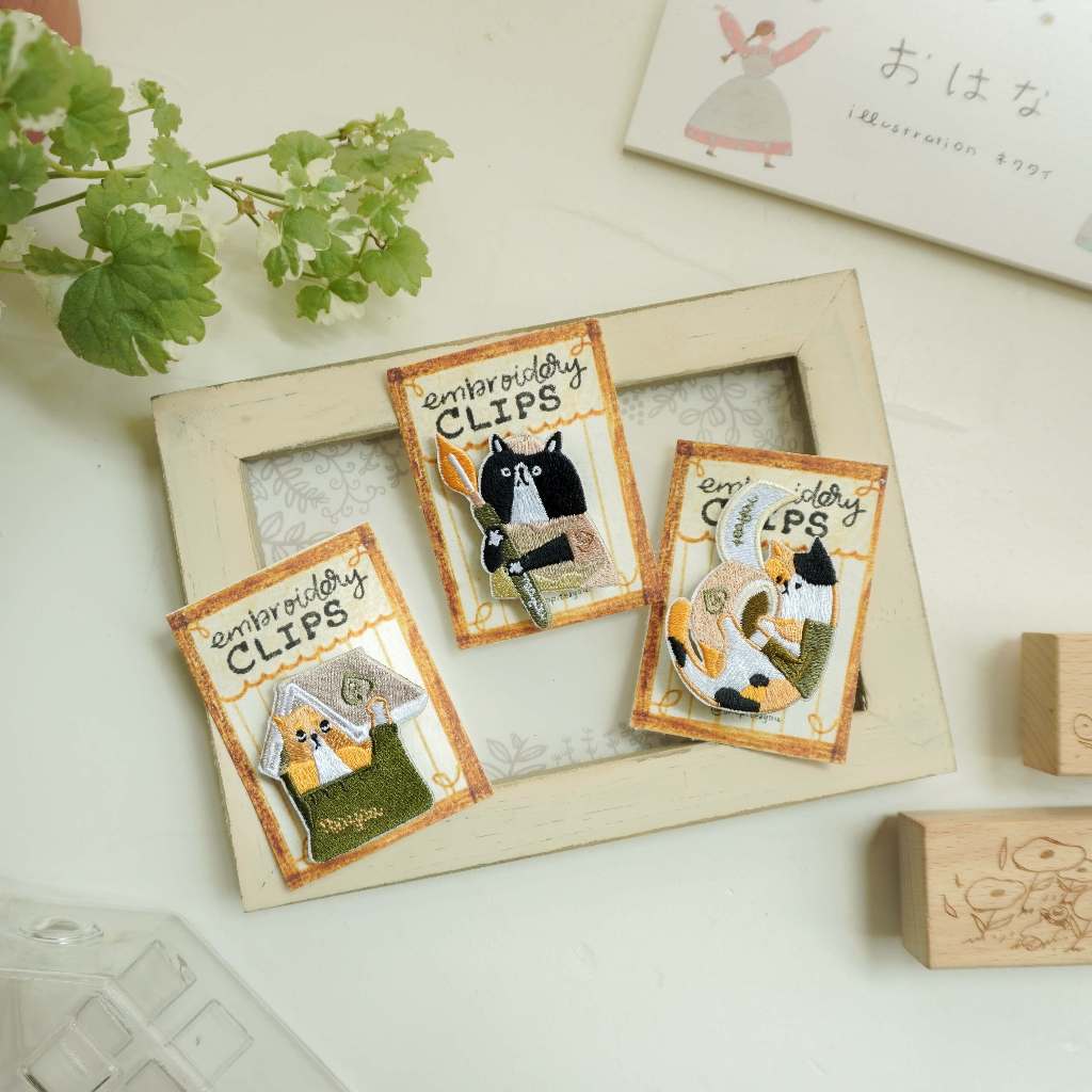 Hình thêu dạng pin cài/ pin ủi 