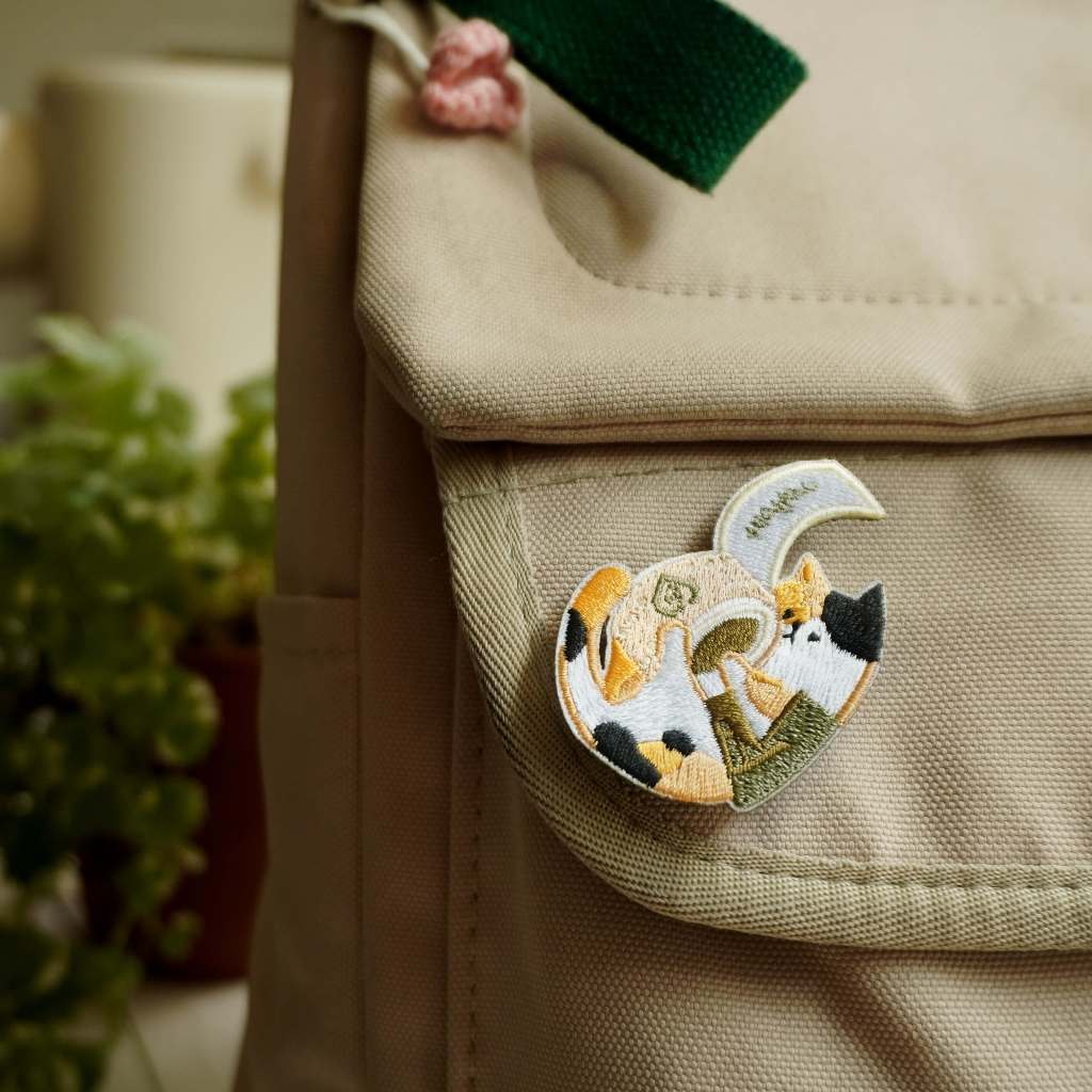 Hình thêu dạng pin cài/ pin ủi 