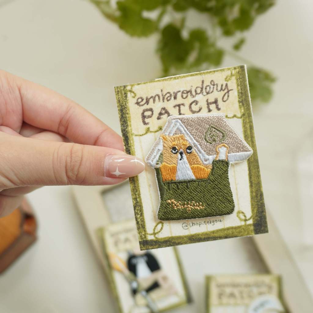 Hình thêu dạng pin cài/ pin ủi 