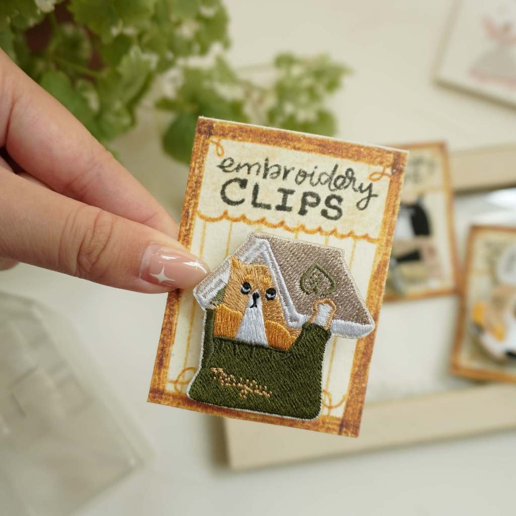 Hình thêu dạng pin cài/ pin ủi 