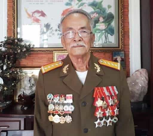 Quân đội Hải quân Anh Hùng hải quân Lâm Sơn Náo đánh chìm tàu sân bay