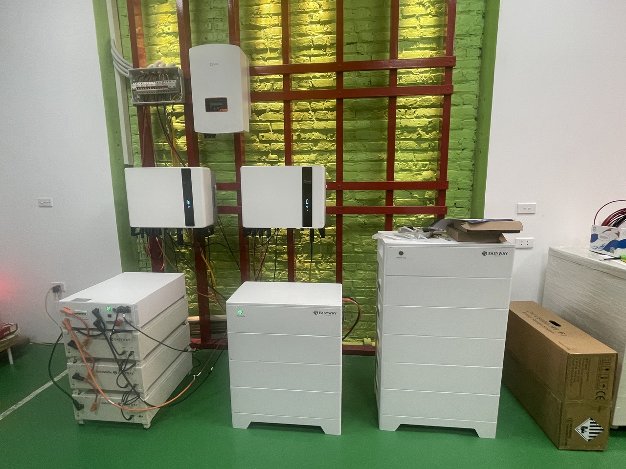 Đột Phá Công Nghệ với Pin Lưu Trữ Lithium Univ Áp Thấp và Áp Cao