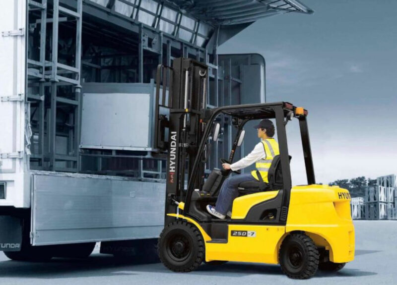 Cách lựa chọn xe nâng hạ hàng hóa phù hợp với nhu cầu